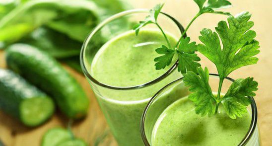 Inlocuieste cafeaua de dimineata cu acest smoothie verde. Iti ofera un boost de energie