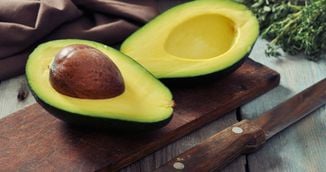 Top 7 motive pentru care trebuie sa mananci un avocado in fiecare zi!