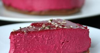 Reteta incredibila de cheesecake de post cu sfecla rosie! Nu contine faina si zahar si se face fara foc!