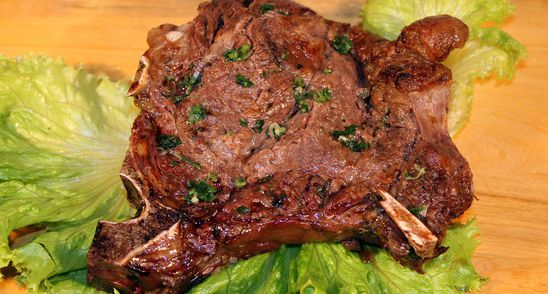 Vrei sa prepari o friptura de vita moale si delicioasa? Trucul asta face minuni pentru carnea ta!