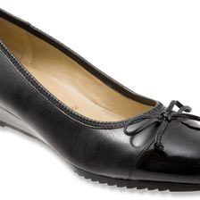 Trotters Lilly Black Soft Waxy Tumbled Leather/Patent