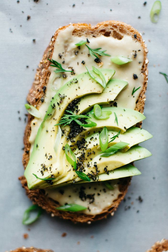 Toast cu avocado si cascaval
