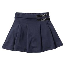 Fustă cu pliuri şi cataramă decorativă 