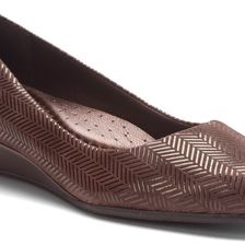 Trotters Lauren Dk Brown Suede Patent Lth