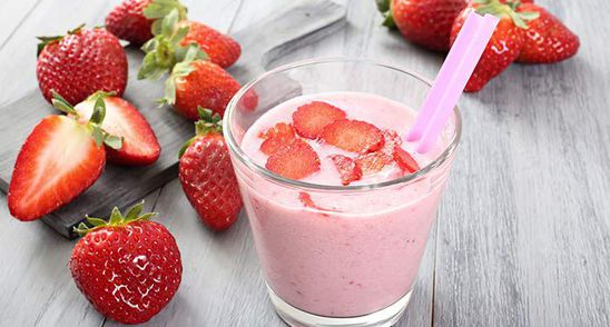 Smoothie delicios cu capsuni si bicarbonat de sodiu - stimuleaza rapid metabolismul!