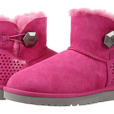 Incaltaminte Femei UGG Mini Bailey Button Geo Perf Furious Fuchsia Twinface