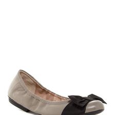 Incaltaminte Femei Tahari Villa Bow Flat AUTUMN TAUPE-BLACK