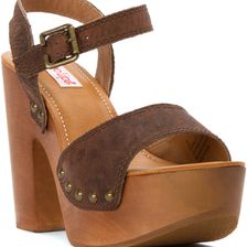 Two Lips Scarlett Brown