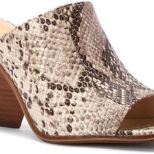 Vince Camuto Dormina Black/White