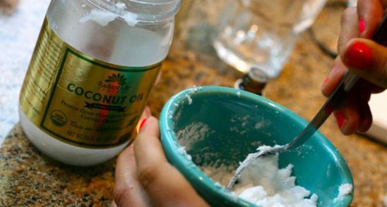 Detox cu ulei de cocos. Te scapa de zeci de probleme. Uite cum se face