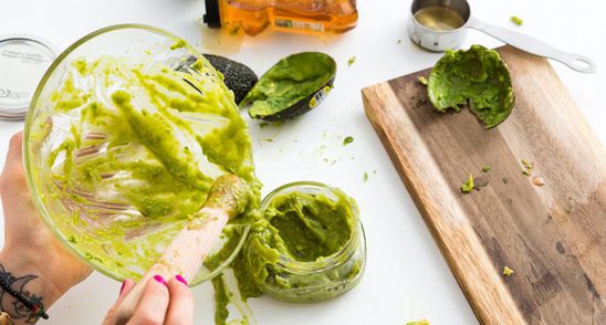 Ai parul deteriorat? Aceasta masca din avocado face minuni!