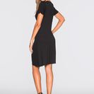 Rochie din jerse cu broşă detaşabilă 