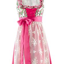 Costum popular bavarez cu şorţ din dantelă 