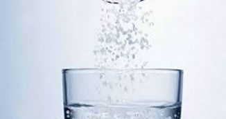 De ce trebuie sa consumi un pahar de apa cu sare de mare dimineata, pe stomacul gol! 