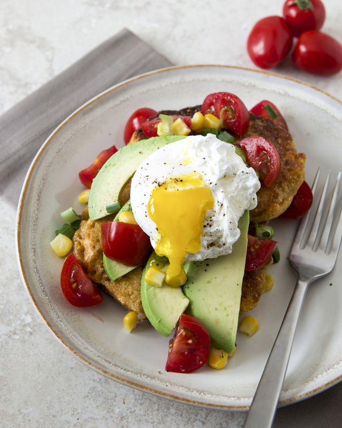 Ou posat cu avocado si legume