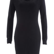 Rochie tricotată cu decolteu cascadă 