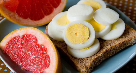 Dieta cu oua si grapefruit. Slabesti aproape 5 kilograme in 5 zile