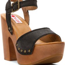 Two Lips Scarlett Black