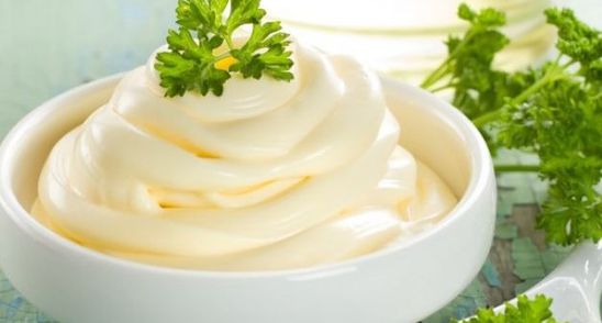 Ai ramas fara maioneza? Inlocuieste-o cu aceasta combinatie sanatoasa si ieftina