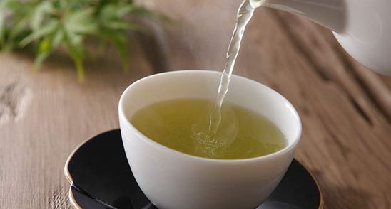 Ce sa adaugi in ceaiul verde ca sa te ajute sa slabesti! Trucul asta face MINUNI!