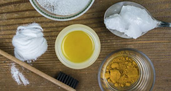 Dintii tai au nevoie de remineralizare? Uite cum sa-ti prepari o pasta de dinti speciala