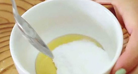 A amestecat bicarbonat de sodiu si miere si a consumat trei lingurite pe zi, timp de 30 de zile! Ce i s-a intamplat apoi!